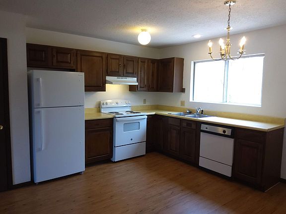 4th image of 624 Boxwood Dr #4