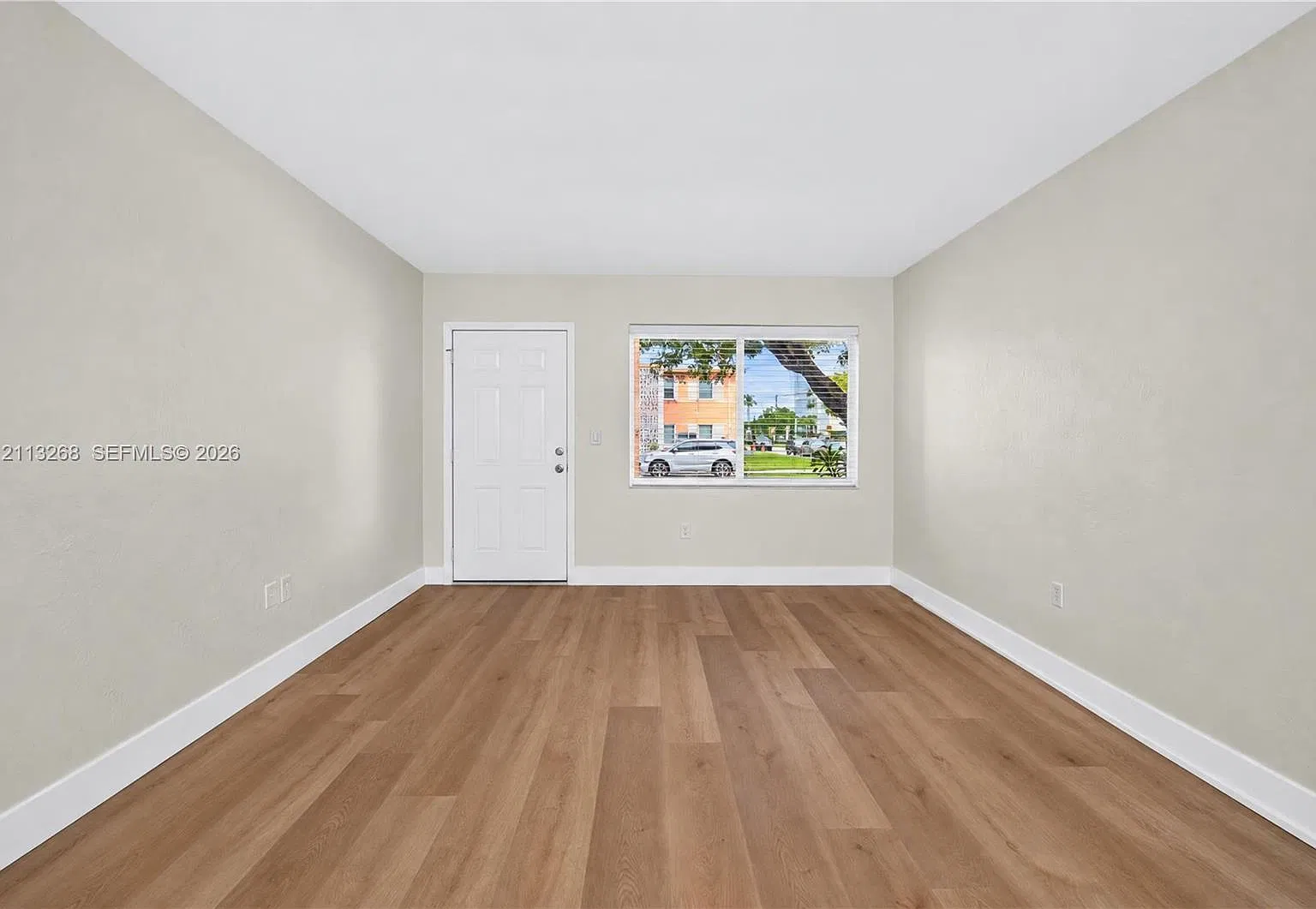 Coral Gardens Condo Bldg — Photo 4