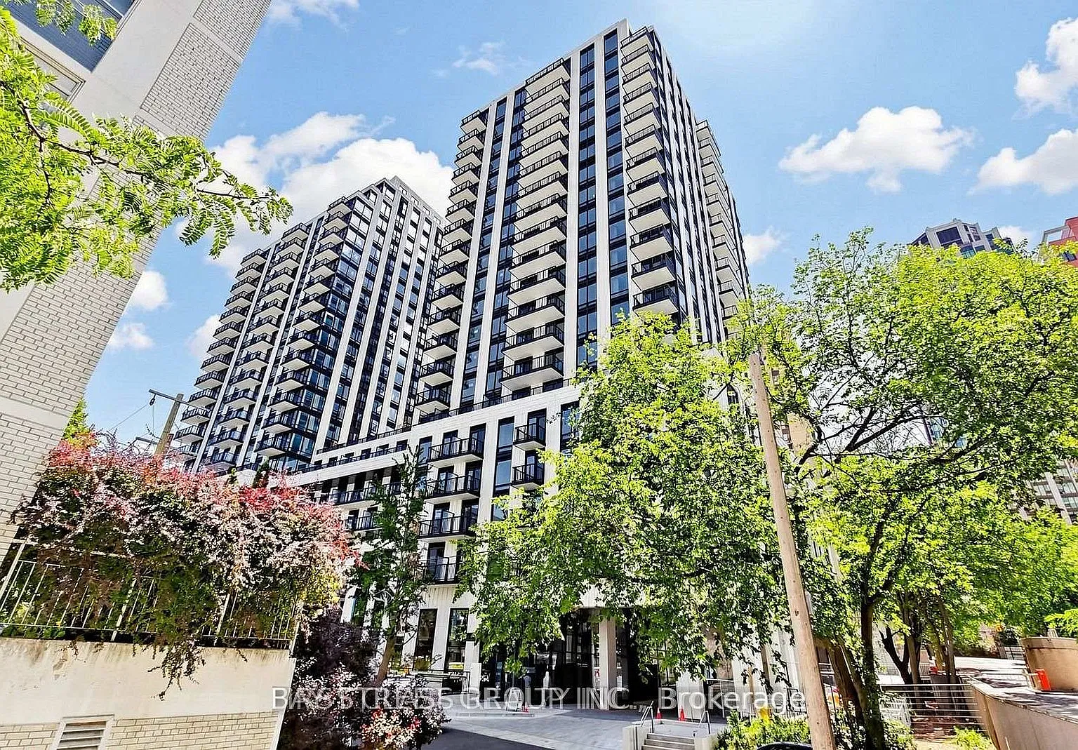 3 bed, $6,800 — Photo 1