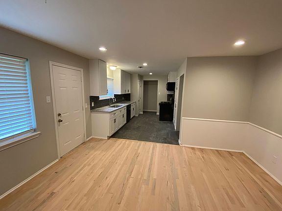 2nd image of 4031 Sunvalley Dr
