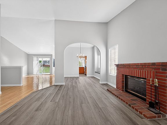 4th image of 22580 Hickory Pl