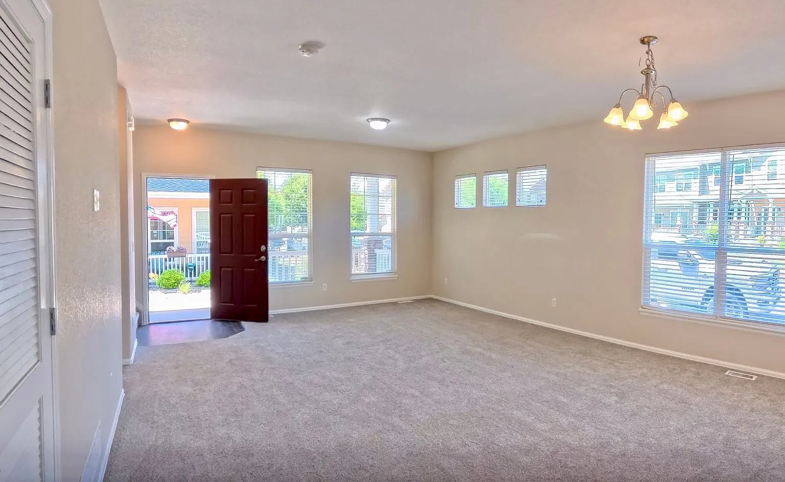 Fresh Look, Cool Comfort, Prime Location — Photo 4