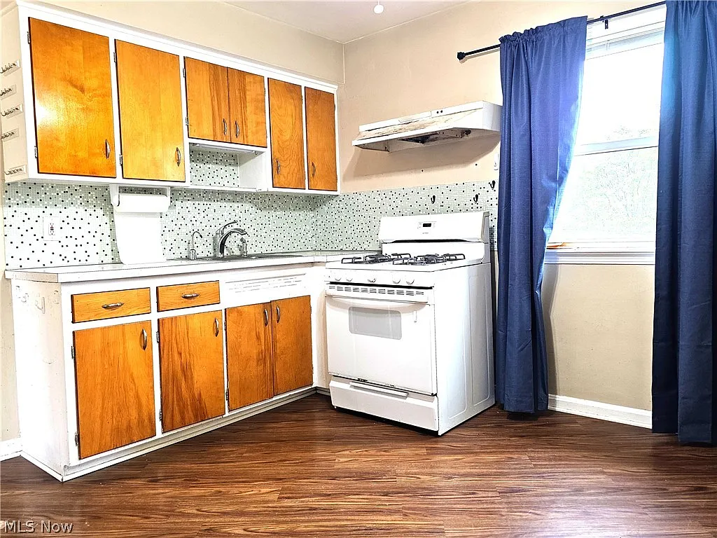 2 bed, 1.0 bath, $1,100 — Photo 4