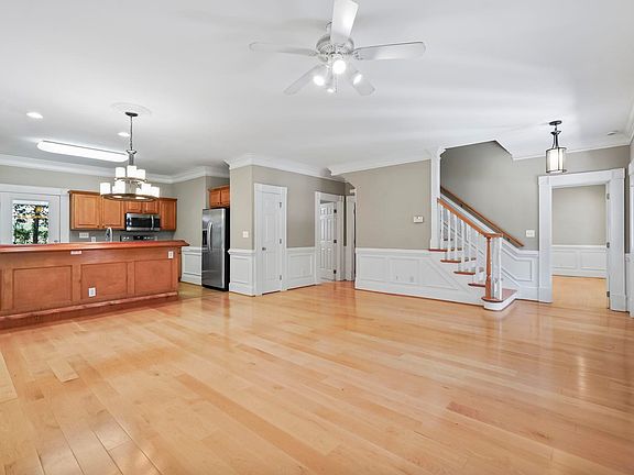 3rd image of 2412 Watson Dr.