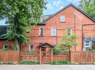 225 Major St #3, Toronto, ON M5S 2L4