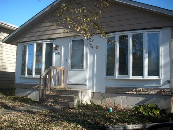 1611 Ridgeway Ave, Round Lake Beach, IL 60073