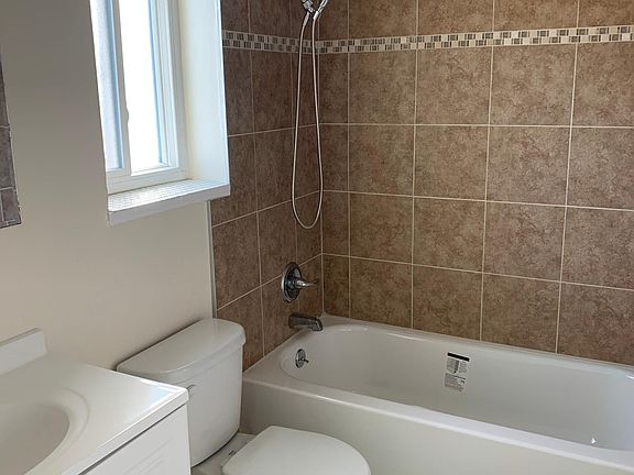 5th image of 698 N Santa Cruz Ave #25