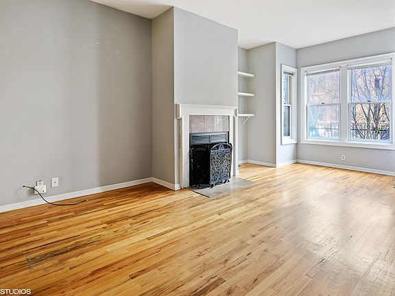 3rd image of 1323 W George St APT 1F