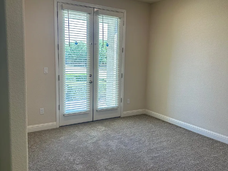 2494 Valdes Dr — Photo 8