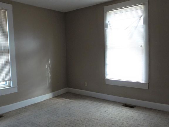 3rd image of 841 Columbia Ave