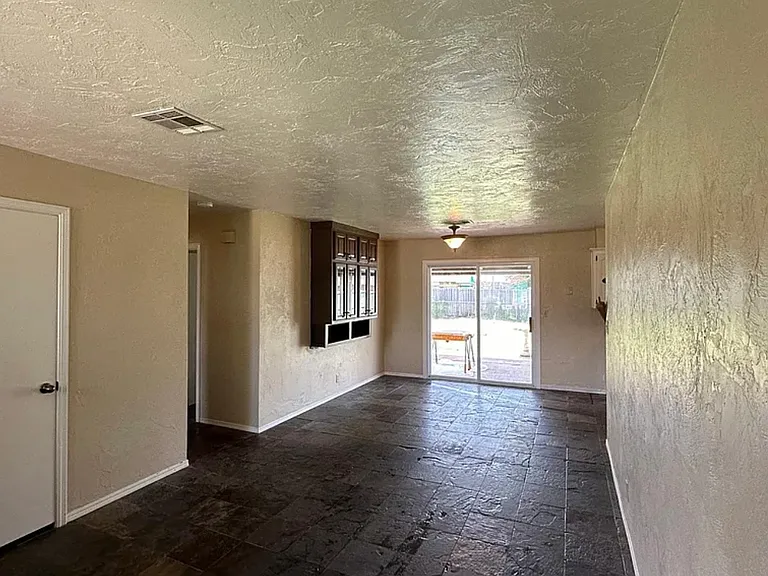 421 S Meadow Ln — Photo 5