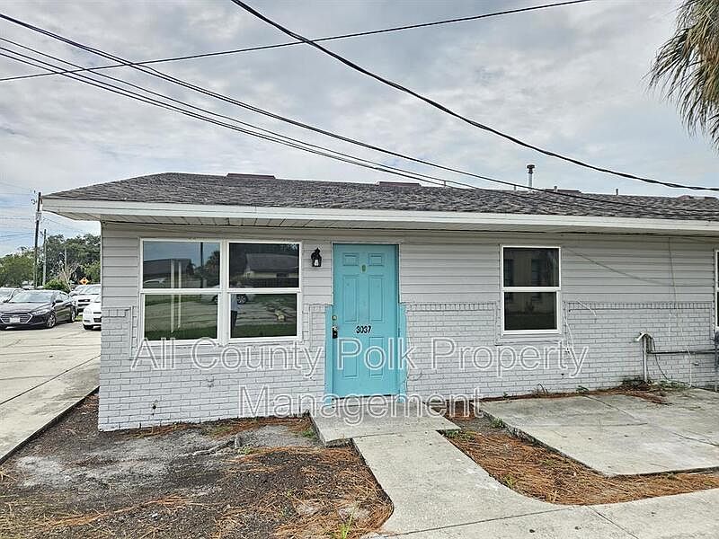 1st image of 3037 Saint Paul Dr