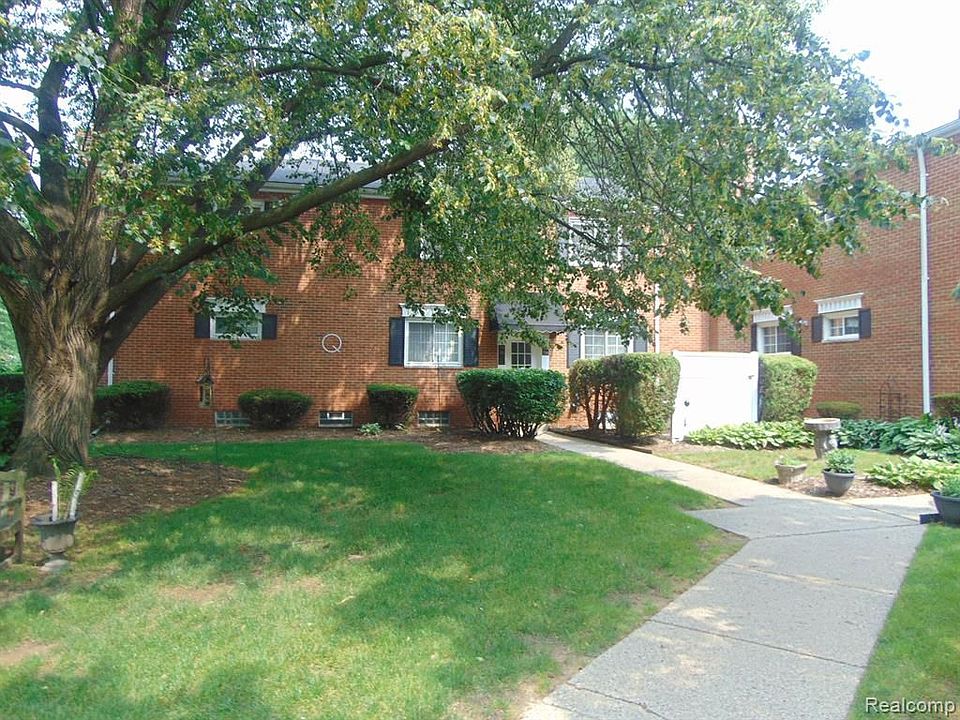 1st image of 730 E Fox Hills Dr