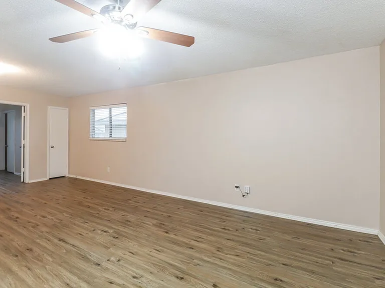 317 Blairwood Dr — Photo 10