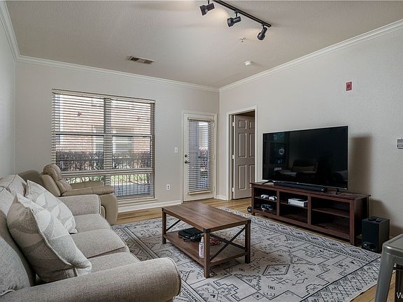 4th image of 600 13th St Unit 744