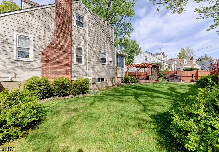 72 Colonial Dr — Photo 48