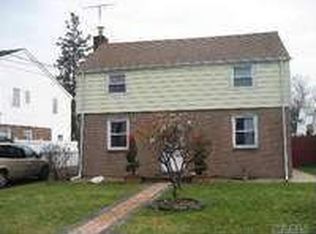 588 Irving St, Westbury, NY 11590