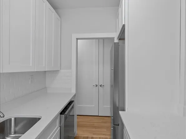 3810 Greystone Avenue 301 image 3 of 11