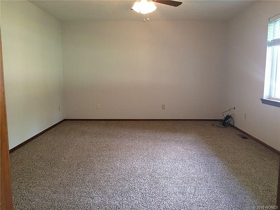 3rd image of 101 Sioux Ave