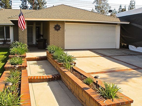 4th image of 2142 E Alondra St
