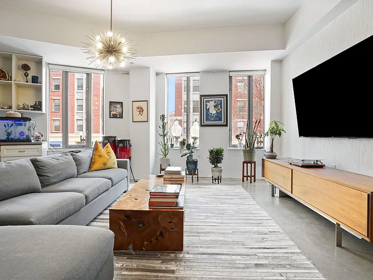 1313 Washington St #215 — Photo 3