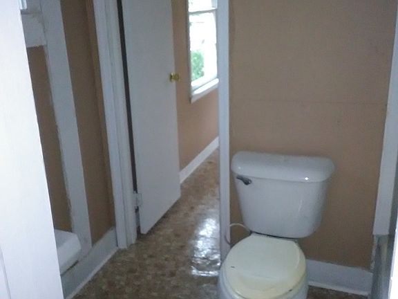 2nd image of 729 E Brookwood Dr