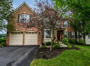 17 Arbor Ct, Clinton, NJ 08809