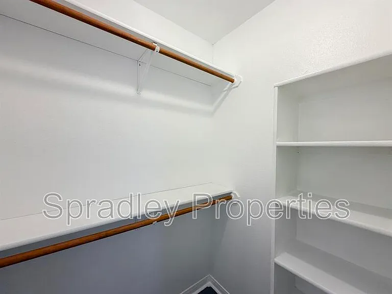 217 Meadowbrook Dr — Photo 6