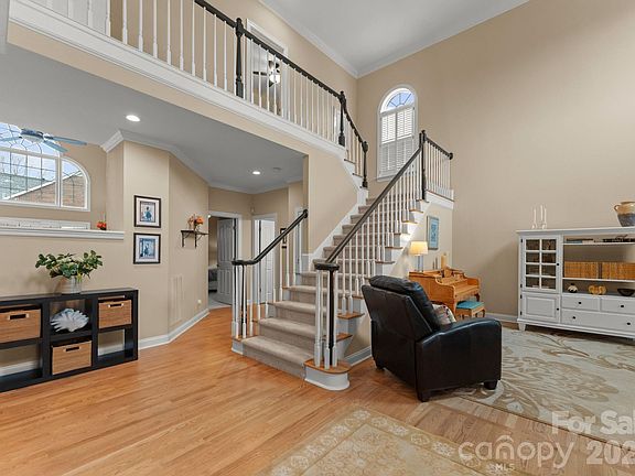 3rd image of 10012 Paradise Ridge Rd