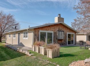 958 S Emerald Hills Dr, Arnolds Park, IA 51331