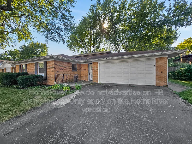 4 bed, 2.0 bath, 2136 sqft, $1,795 — Photo 1
