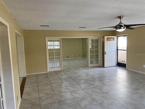 3rd image of 2262 Kingfisher Ln