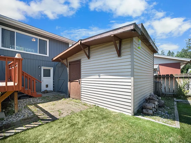 107 E Regina Ave — Photo 43