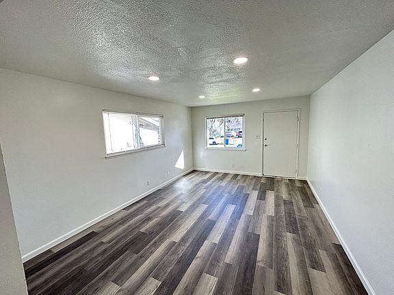 3rd image of 2530 Elm St #A