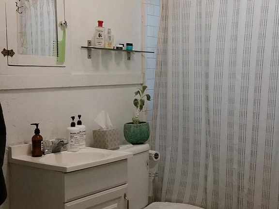 5th image of 1028 Hawthorne Ave APT 2
