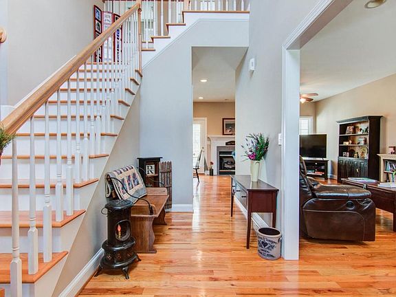 4th image of 5240 Dresden Cir