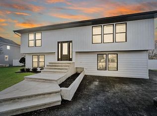 51 Kenwood Dr, Bohemia, NY 11716