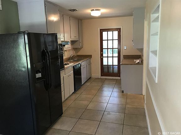 3rd image of 917 NW 40th Dr