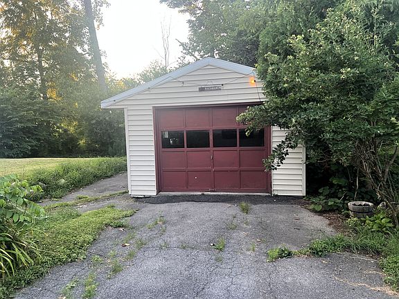 Detached Garage