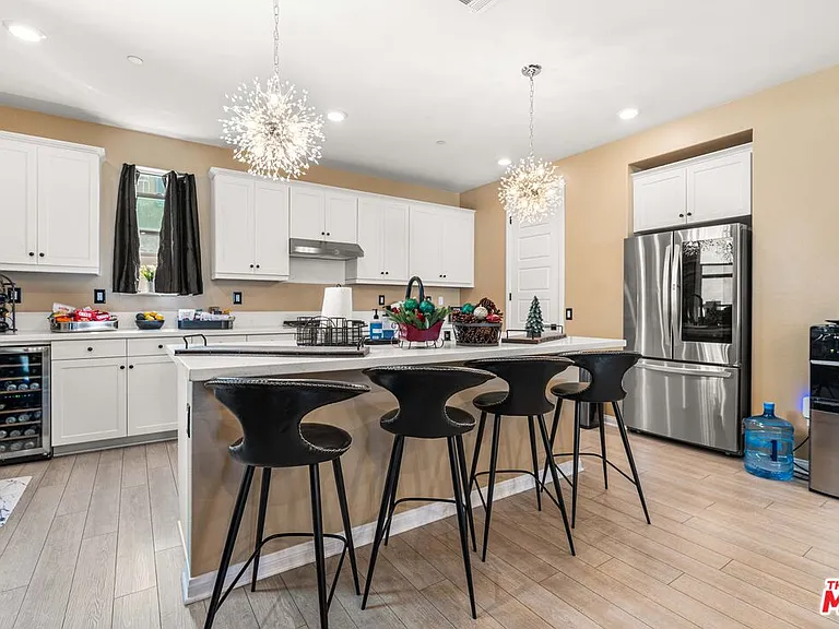 720 Grace Ave — Photo 11