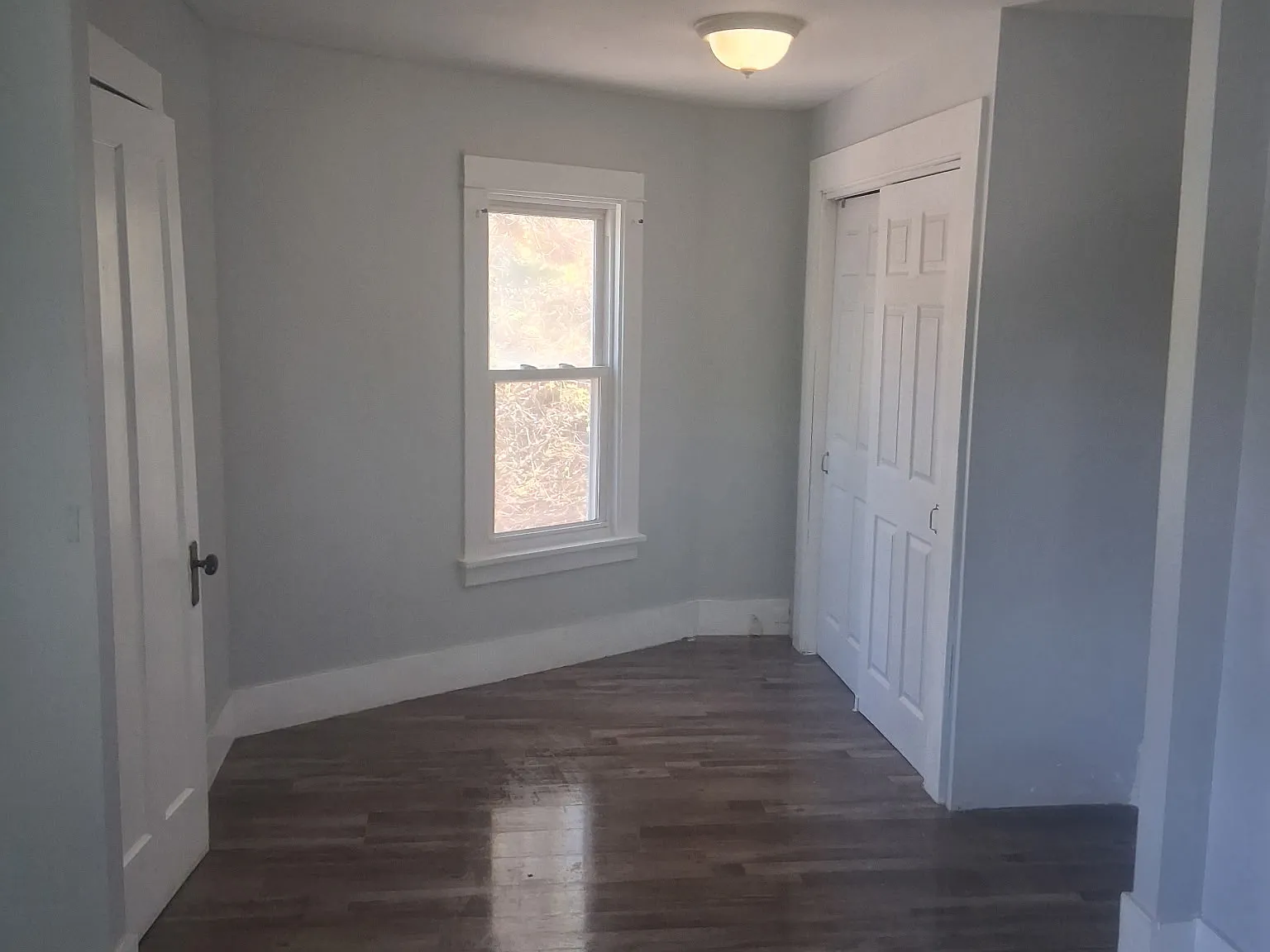 3 bed, 450 sqft, $1,900 — Photo 2