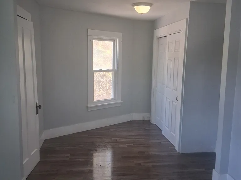 25 Glen Rd — Photo 2