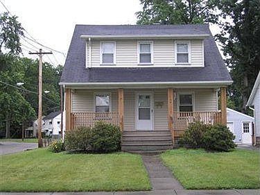 1st image of 104 E Woodland Ave
