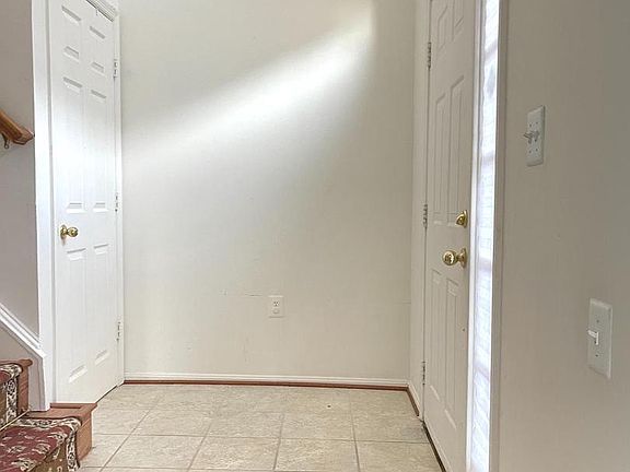 2nd image of 4080 Fountainside Ln