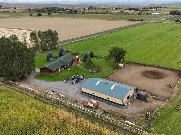 372 Lane 8, Powell, WY 82435