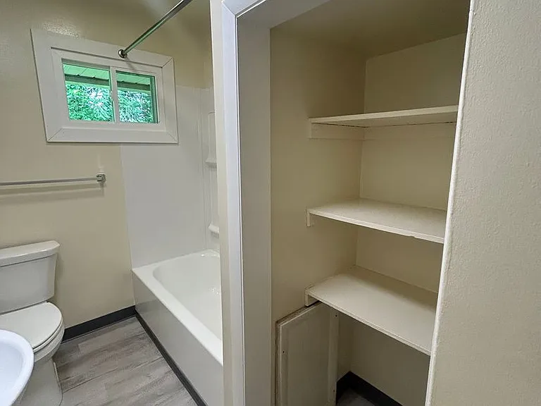 219 Johnson Ter — Photo 14