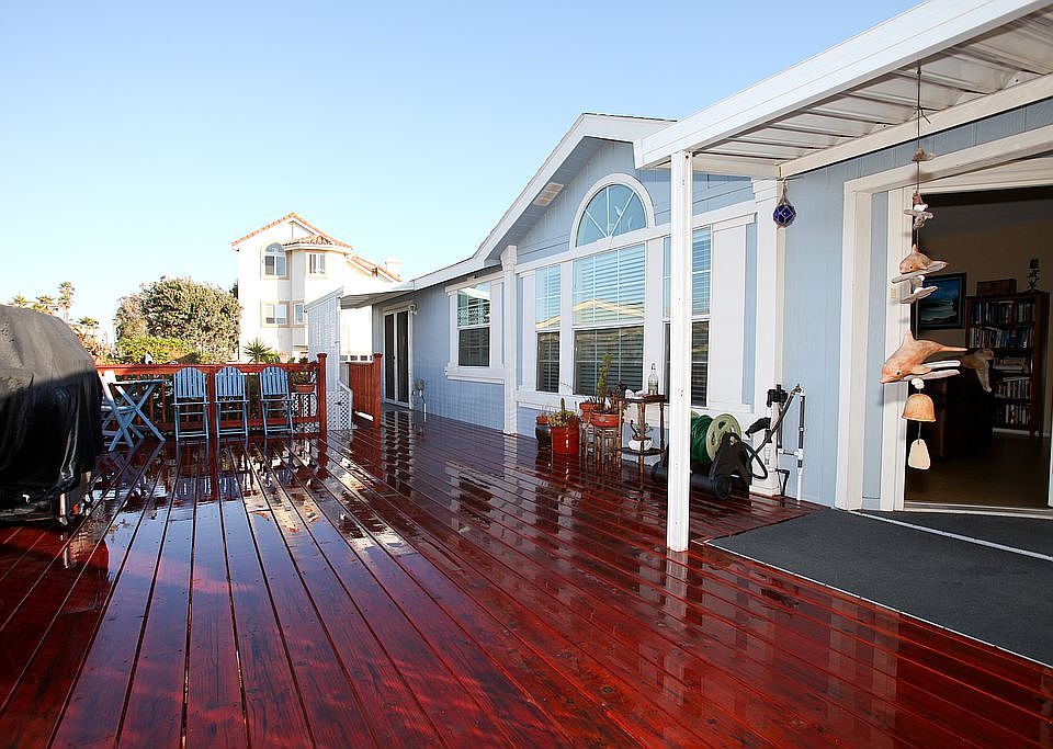 300+ Sq Ft Redwood Deck