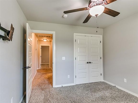 5th image of 913 Dayton Ln