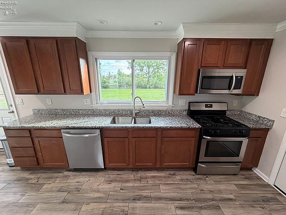 5th image of 2903 N Bayview Ln
