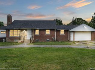 29715 Utica Rd, Roseville, MI 48066